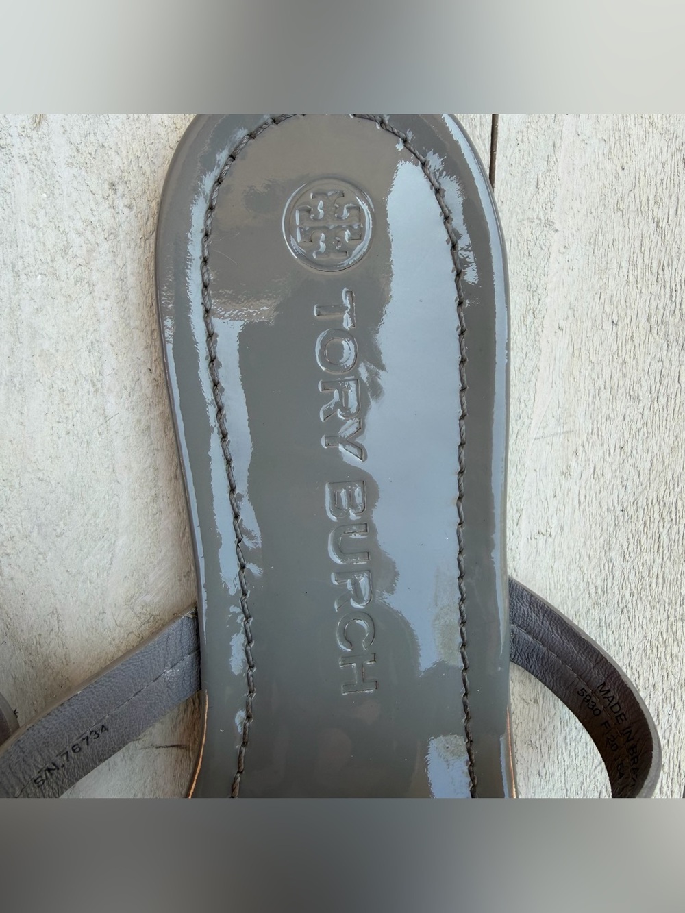 Tory Burch Glossy Gray Miller Logo Thong Sandals - Picture 8 of 11
